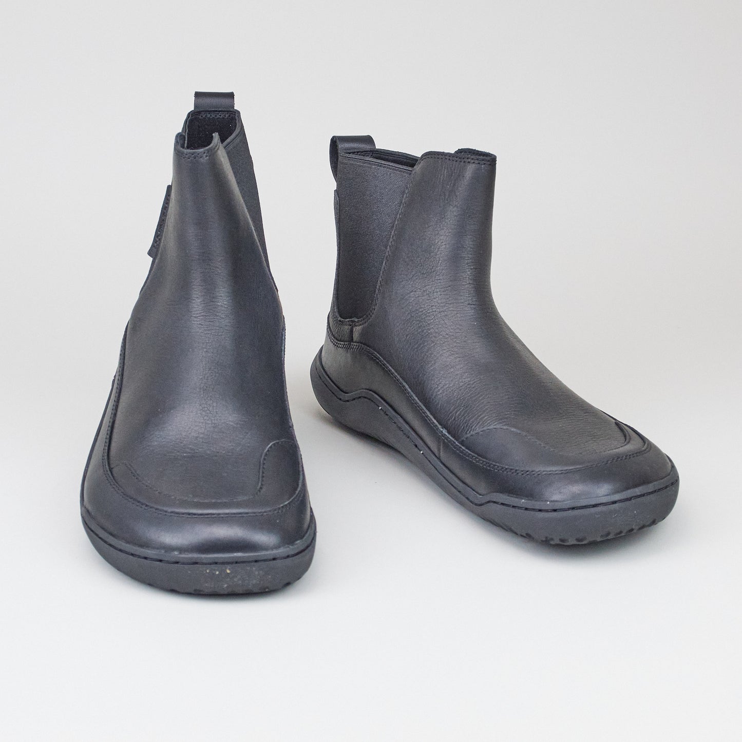 Vivobarefoot GOBI CHELSEA M OBSIDIAN LEATHER