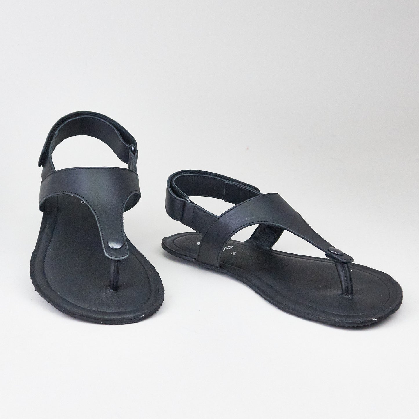 Shapen Nomad Black Leather Sandalen Barefoot Womens